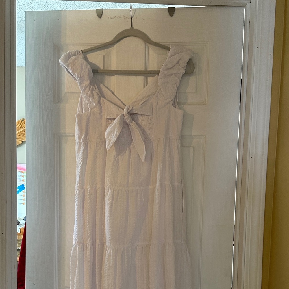 White Textured V-Neck Sleeveless Summer Dress